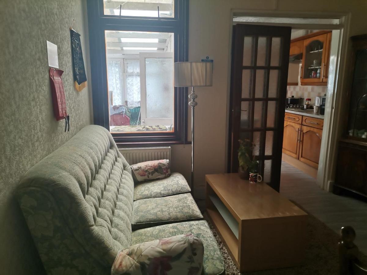 Double Room Available- London Seven Kings Seven Kings Train Station إيلفورد المظهر الخارجي الصورة