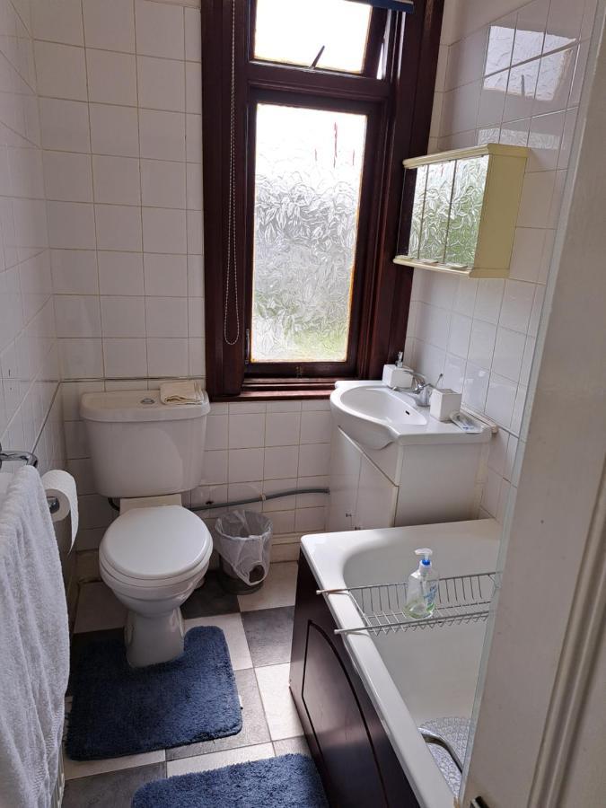 Double Room Available- London Seven Kings Seven Kings Train Station إيلفورد المظهر الخارجي الصورة
